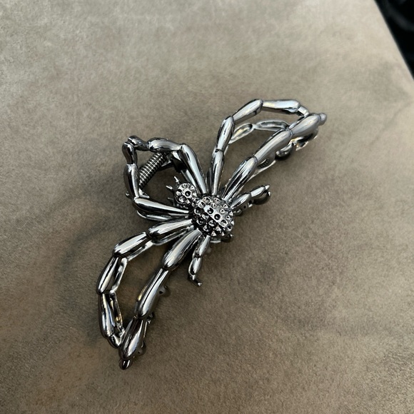 Metal Hair Claw Clips for Women | Emo Goth Spider Design Tight Metal Clip - Picture 2 of 12
